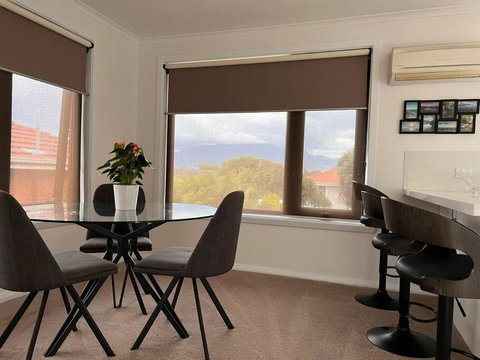 Modern Light Filled Home Near Beaches - Tourism Adelaide 3