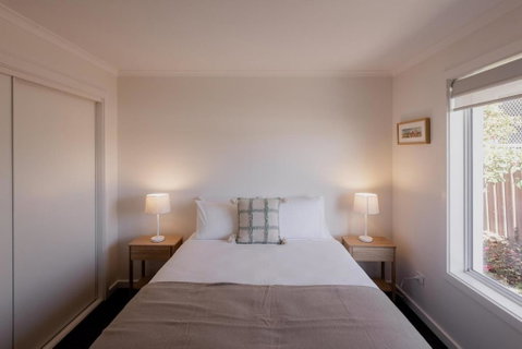 Modern Refurbished Unit In Charming Bellerive - Tourism Adelaide 3