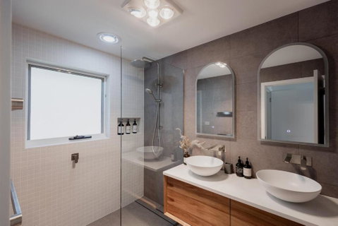 Modern Refurbished Unit In Charming Bellerive - Tourism Adelaide 1