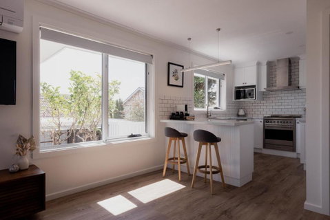 Modern Refurbished Unit In Charming Bellerive - Tourism Adelaide 0