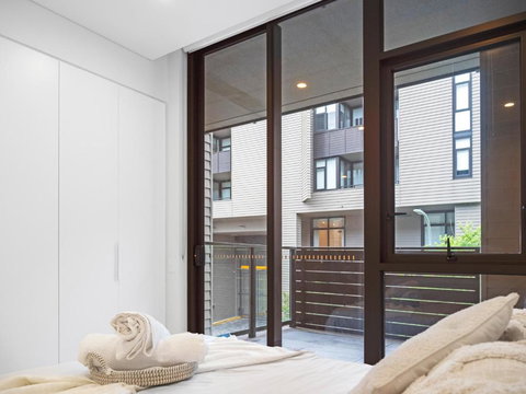 Modern Split Level 2Bed With Pool - Tourism Adelaide 1