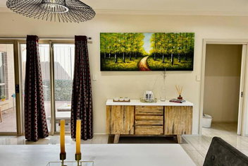 Morden Elegant 4 Bedroom House with Tourism Adelaide