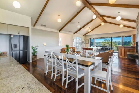 Mountain Majesty With Poolside Relaxing Getaway - Tourism Adelaide 0
