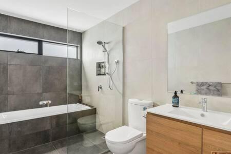 Mountain View Villa-close To Shops-10min To CBD - Tourism Adelaide 1