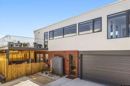Mountain View Villa-close To Shops-10min To CBD - Tourism Adelaide 3