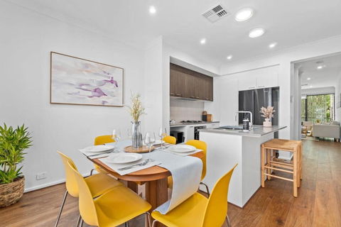 New Luxury Stylish Elegant Townhouse For Families - Tourism Adelaide 2