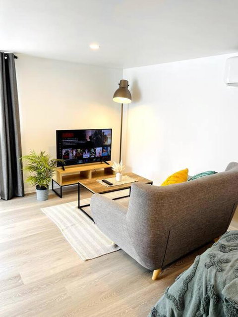 Newly Renovated Contemporary Private Studio Near Hobart CBD And Airport - Tourism Adelaide 3