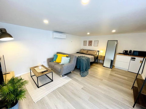 Newly Renovated Contemporary Private Studio Near Hobart CBD And Airport - Tourism Adelaide 0