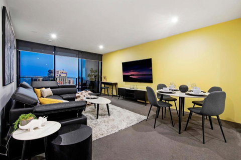 OCEAN VIEW - One Bedroom Spa Apartment - Circle On Cavill - Self Contained, Privately Managed - Tourism Adelaide 2
