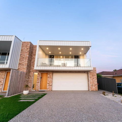 Ocean Pearl, Entire Home On The Esplanade - Tourism Adelaide 0