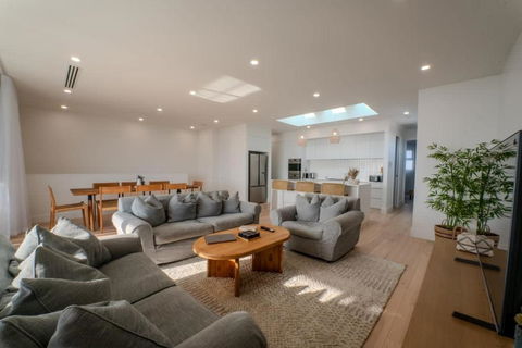 Ocean Pearl, Entire Home On The Esplanade - Tourism Adelaide 1
