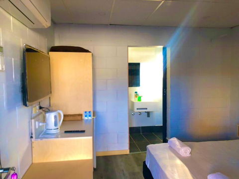 OXFORD HOTEL MOTEL - Tourism Adelaide 0