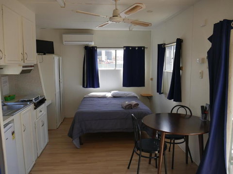 Parkes Country Cabins - Tourism Adelaide 0