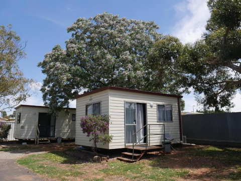Parkes Country Cabins - Tourism Adelaide 3