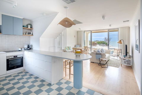 Pearl, Designer Beachfront Retreat, Semaphore Park - Tourism Adelaide 0