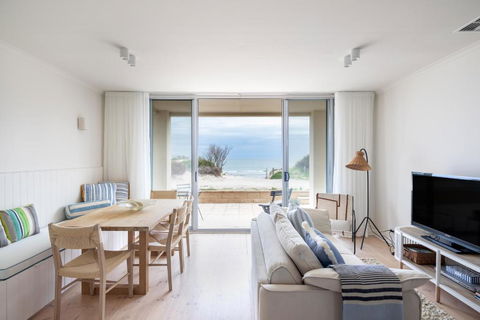 Pearl, Designer Beachfront Retreat, Semaphore Park - Tourism Adelaide 3