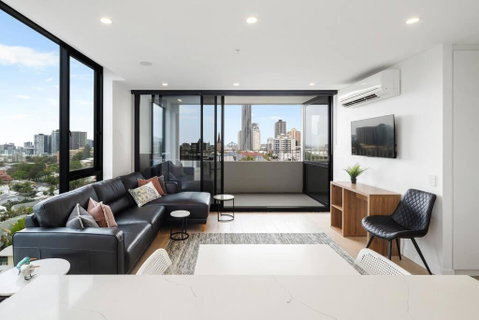 Perfect Haven In Spring Hill 2B1B And Parking - Tourism Adelaide 0