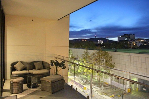 Perfectly Located Modern Apartment - Canberra CBD - Tourism Adelaide 0