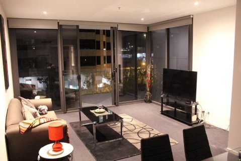 Perfectly Located Modern Apartment - Canberra CBD - Tourism Adelaide 1