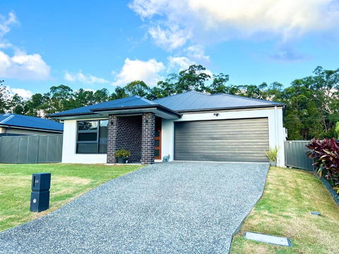 Plantation Retreat 4 Bedroom Modern Home - Tourism Adelaide 0