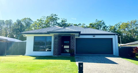 Plantation Retreat 4 Bedroom Modern Home - Tourism Adelaide 1