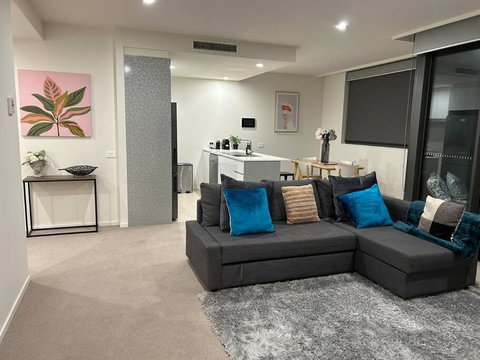 Plush Apartment On Mort - Tourism Adelaide 0