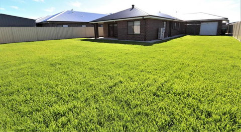 Popular Luxury Villa Kialla Shepparton - Tourism Adelaide 1