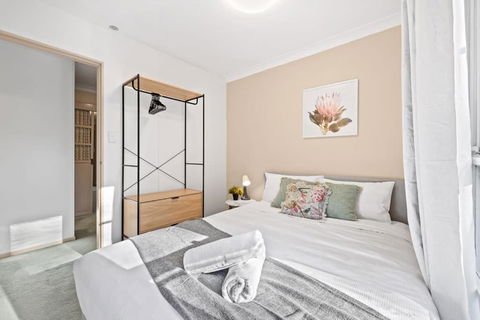 Quaint Queen Room In Pymble - Private Spot - Shared Bathroom - Tourism Adelaide 0