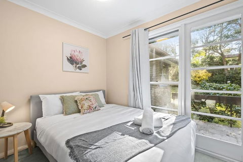 Quaint Queen Room In Pymble - Private Spot - Shared Bathroom - Tourism Adelaide 1