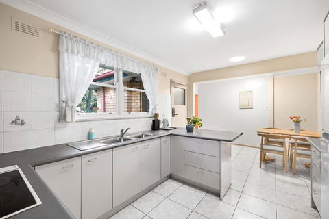 Quaint Queen Room In Pymble - Private Spot - Shared Bathroom - Tourism Adelaide 2