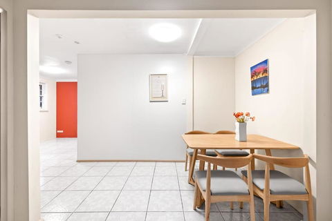 Quaint Queen Room In Pymble - Private Spot - Shared Bathroom - Tourism Adelaide 3