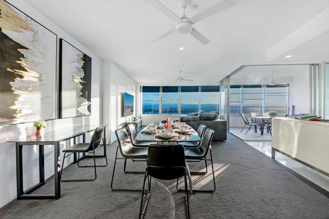 Q Tower Apartments In Surfers Paradise - From Level 3 - Self Contained & Privately Managed - Wow Stay - Tourism Adelaide 1