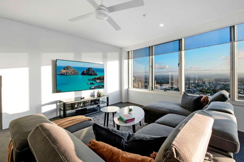 Q Tower Apartments In Surfers Paradise - From Level 3 - Self Contained & Privately Managed - Wow Stay - Tourism Adelaide 2