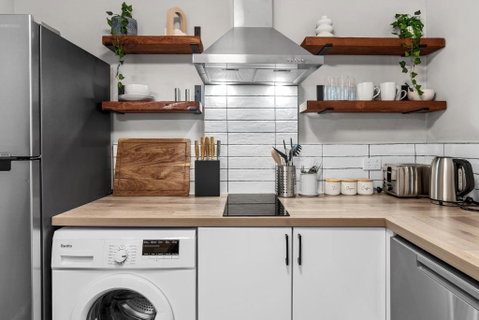 Quite, Quaint & Private Guesthouse, Sleeps 6 - Tourism Adelaide 1