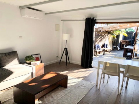 Quite, Quaint & Private Guesthouse, Sleeps 6 - Tourism Adelaide 2
