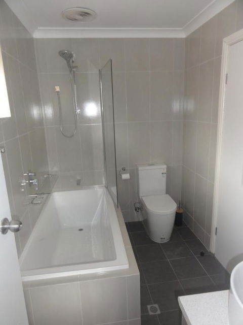 Prime Location & Spacious - Tourism Adelaide 3