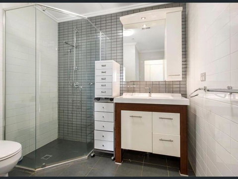 Private Room With Shared Washroom Only In 3bhk Apartment - Tourism Adelaide 2