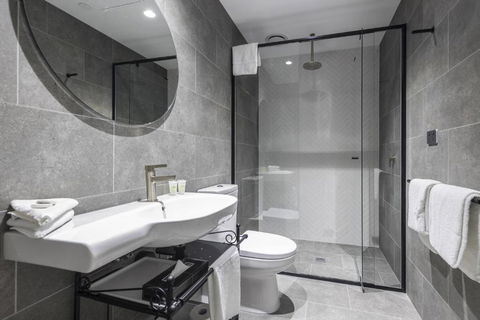 Q Squared Serviced Apartments - Tourism Adelaide 3