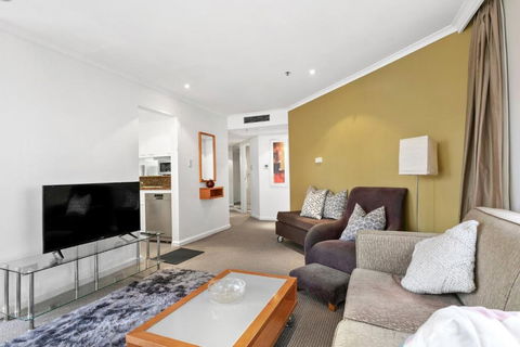 Quay West 2302 Self-Catering - Tourism Adelaide 3