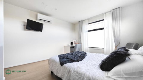 Queen Bed Stylish Suite With TV - Room 12 - Tourism Adelaide 0