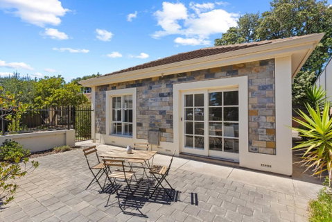 Quiet 2-Bed Retreat With Private Courtyard - Tourism Adelaide 3