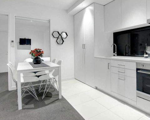 ReadySet Apartments On Little Collins - Tourism Adelaide 1