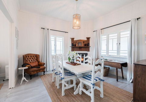 Pretty Pink Queenslander With Spectacular Views! - Tourism Adelaide 2