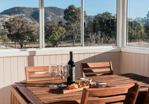 Pretty Pink Queenslander With Spectacular Views! - Tourism Adelaide 1