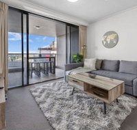 AU1 - Long Stay w Balcony RiverViews Fast WiFi - Tourism Adelaide