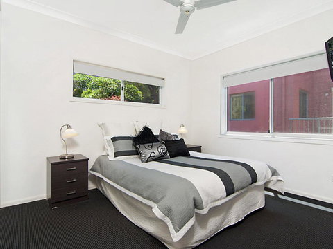 Avalon 3 - Views To Die For - Across The Road From Convent Beach - Tourism Adelaide 1