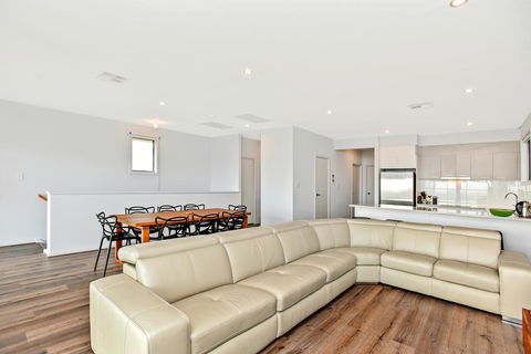 Avaya - Sellicks Beachfront Getaway - WiFi - Tourism Adelaide 3
