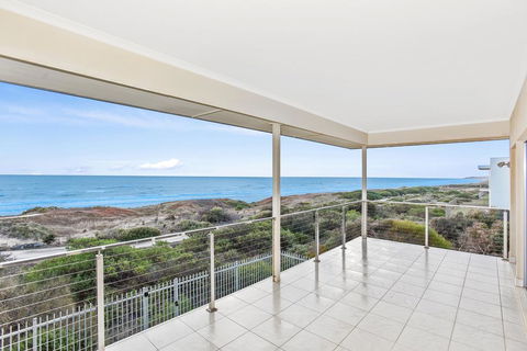 Avaya - Sellicks Beachfront Getaway - WiFi - Tourism Adelaide 0