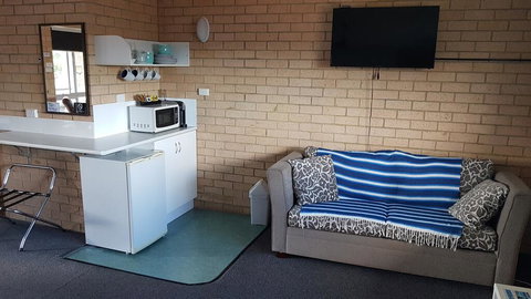 Avlon Gardens Motel - Tourism Adelaide 1