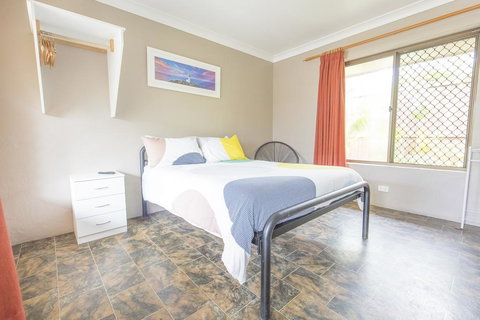 Backpackers Holiday Village - Tourism Adelaide 1